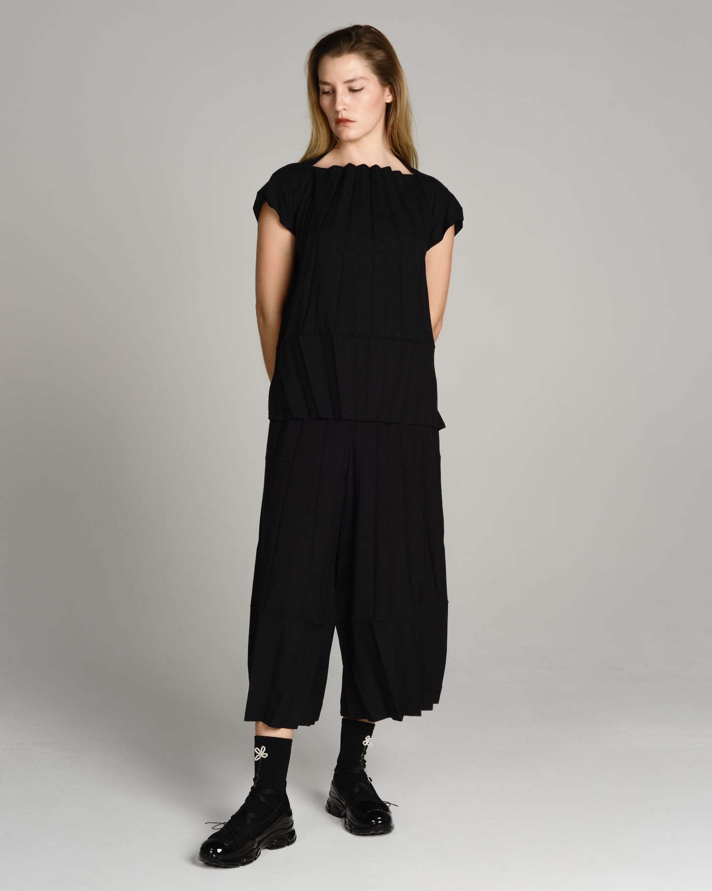 Black Ripple Pleat Pants