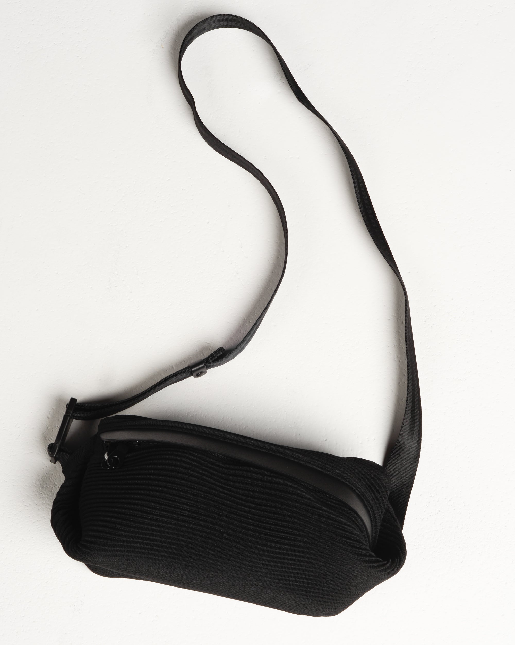 Black Classic Bias Pleats Waistbag – Dilettante