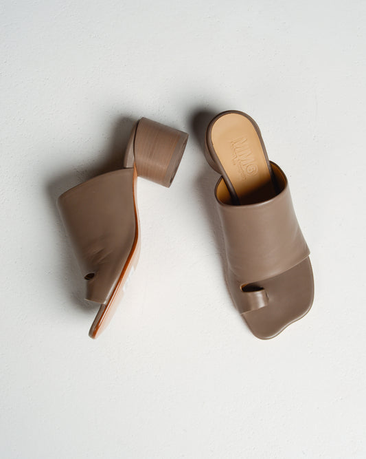 Toe Loop Sandal Brown