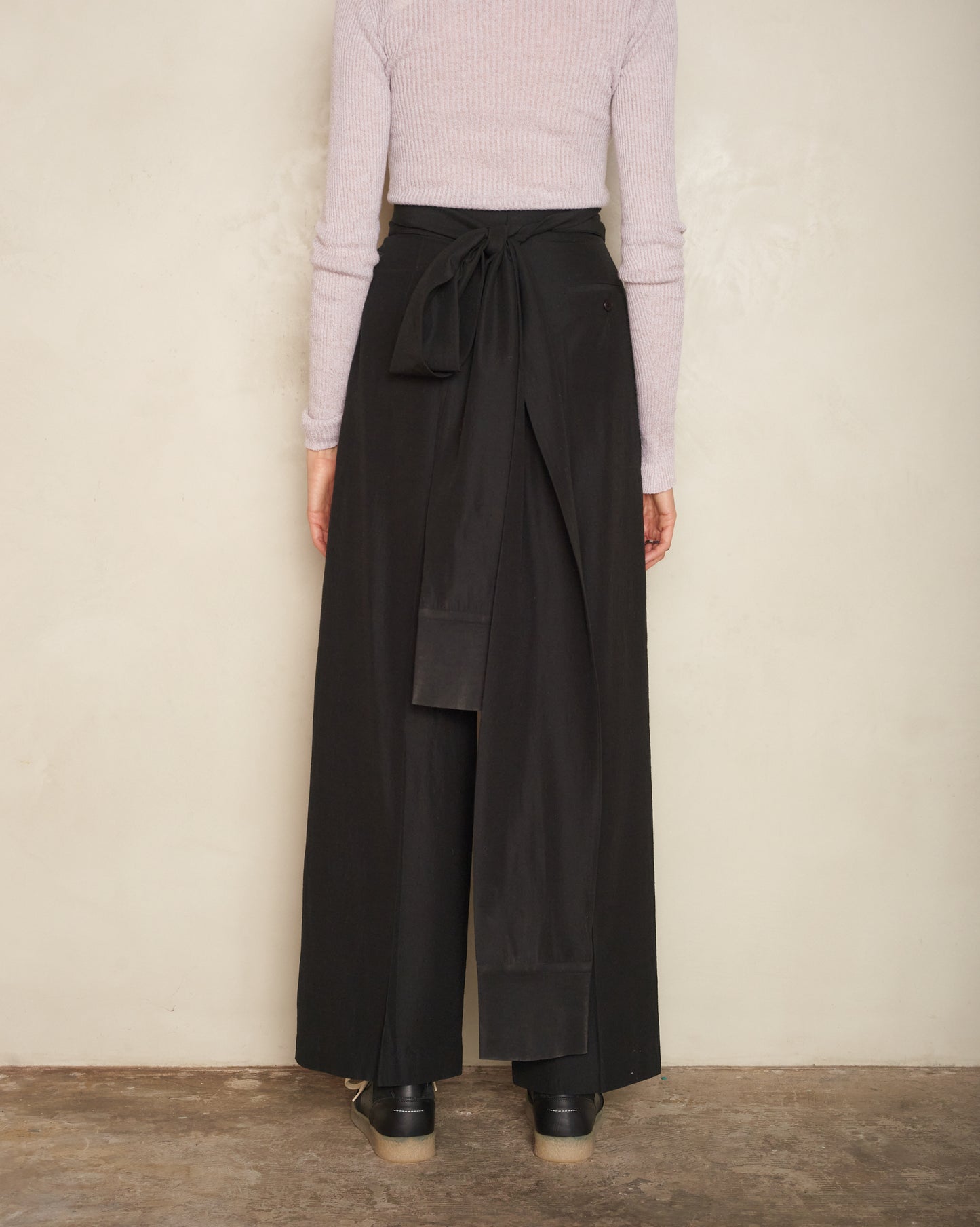 Black Pockas Ribbon Pants