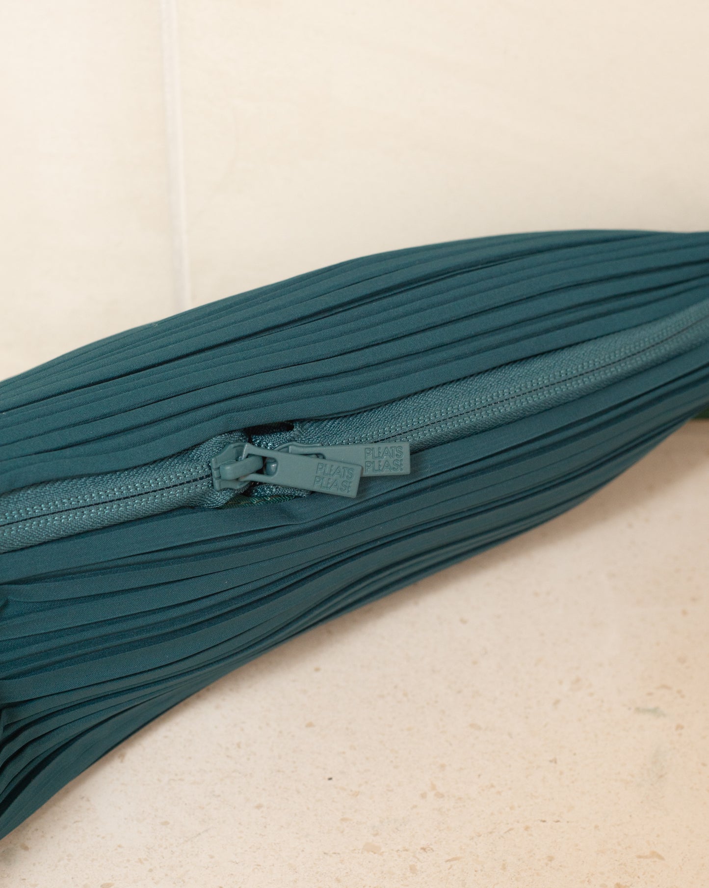 Dark Green Leaf Pleats Bag