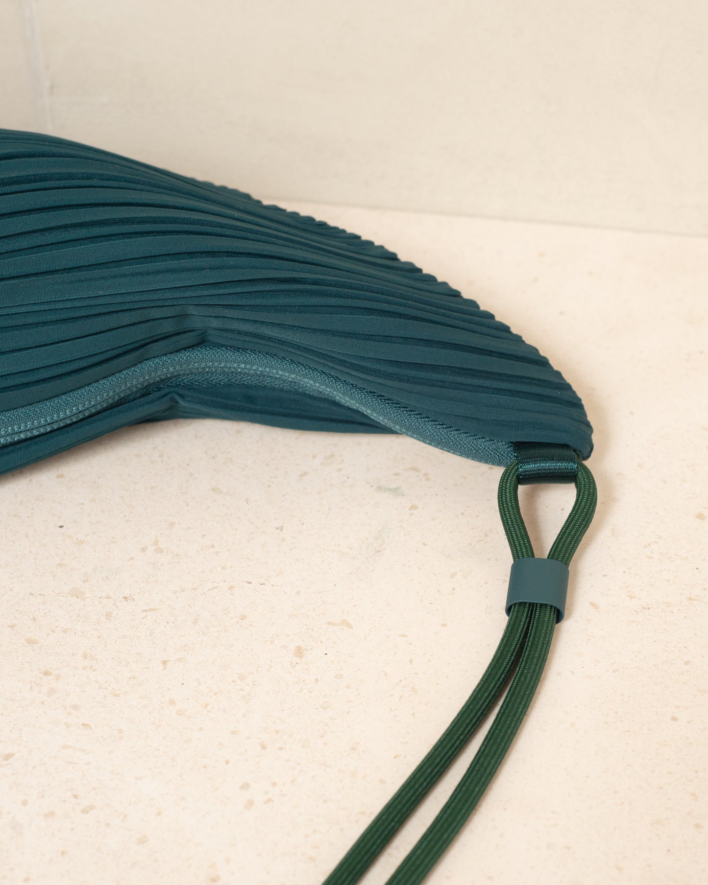 Dark Green Leaf Pleats Bag