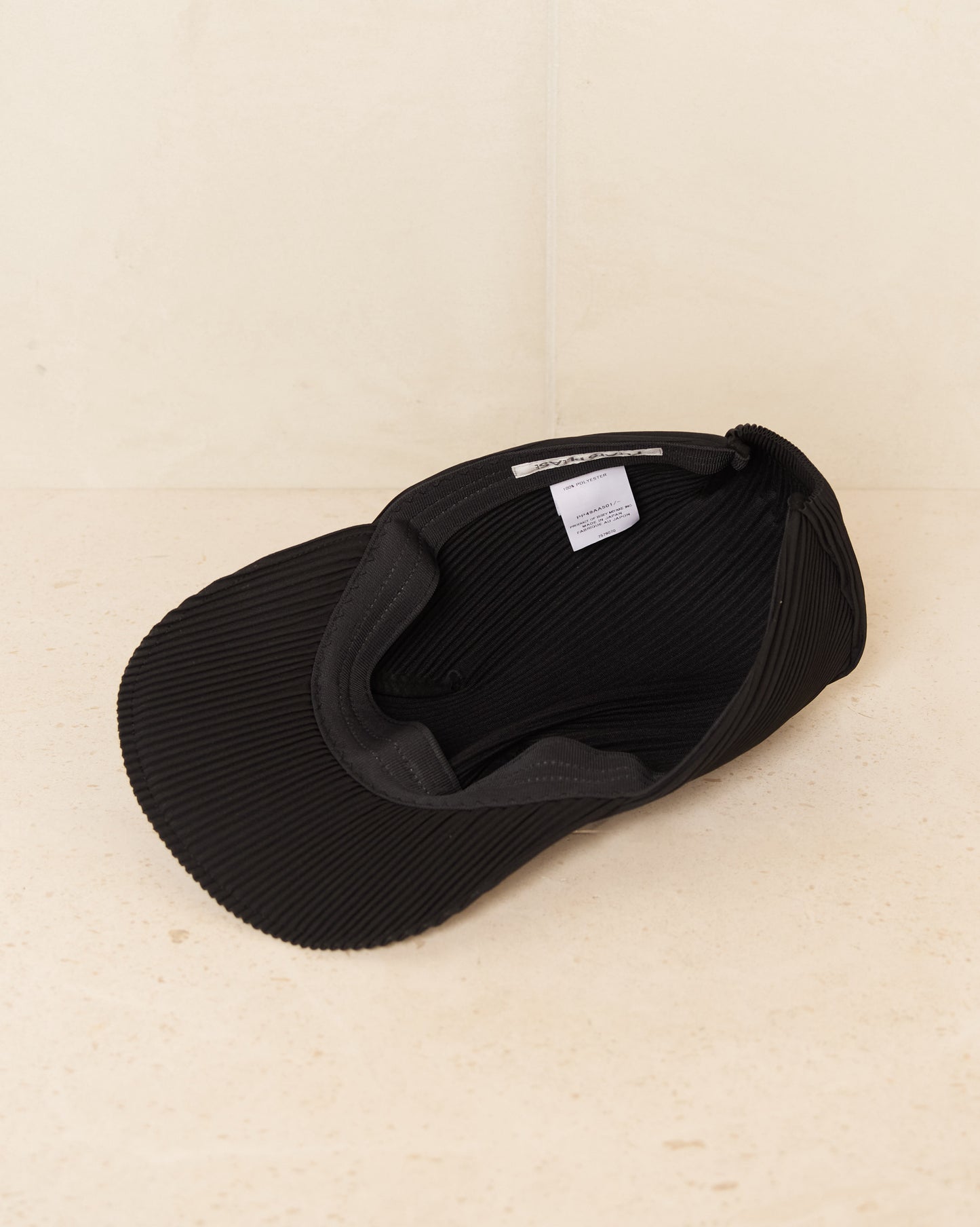 Black Pleats Cap