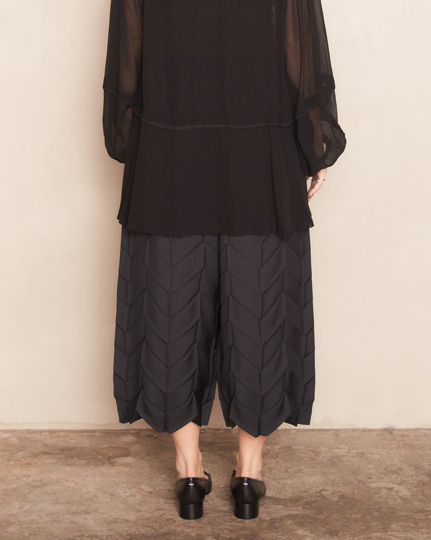 Black Zig Zag Pleats Pants