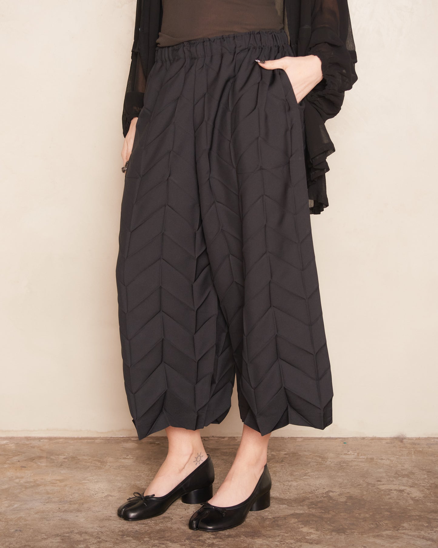 Black Zig Zag Pleats Pants