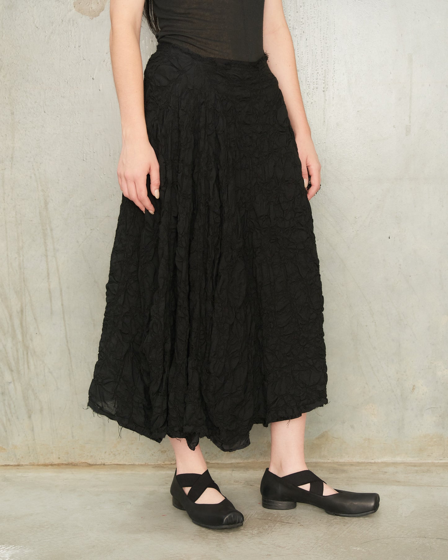 Noir Barrel Wool Flower Skirt