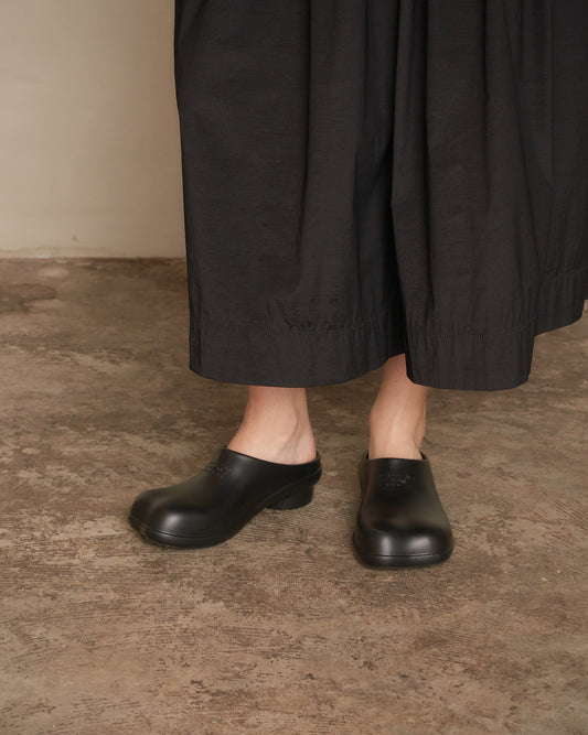 Black Anatomic Numerical Clog