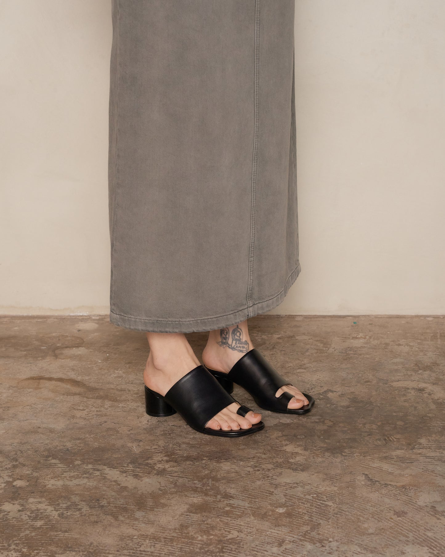 Toe Loop Sandal Black