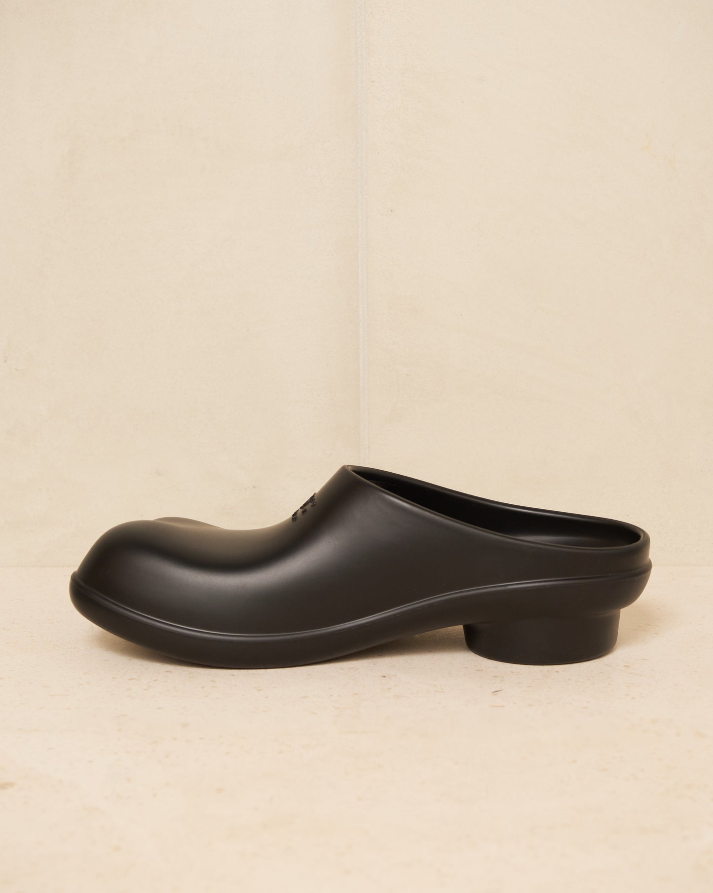 Black Anatomic Numerical Clog