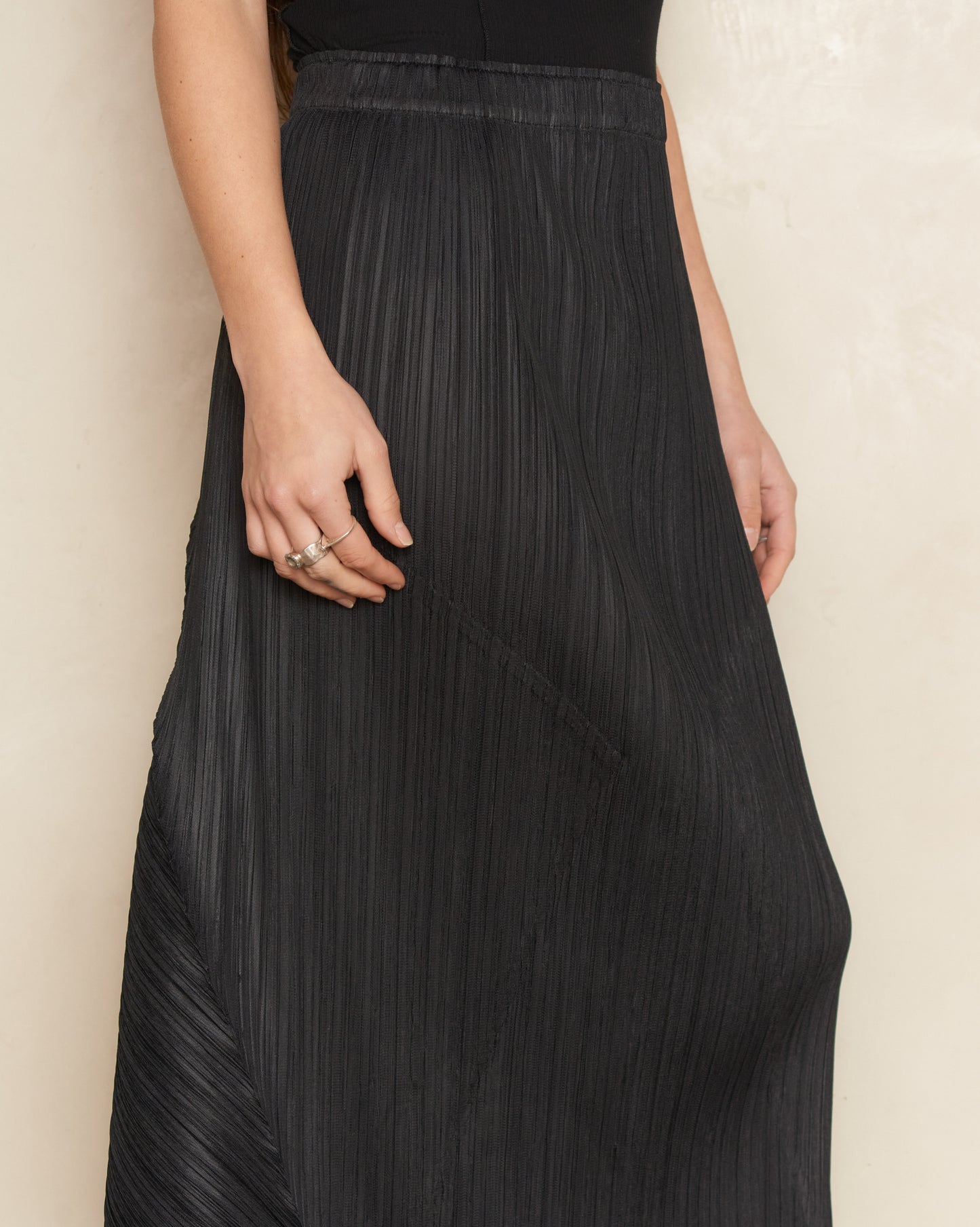 Black Diagonal Contrast Pleat Skirt