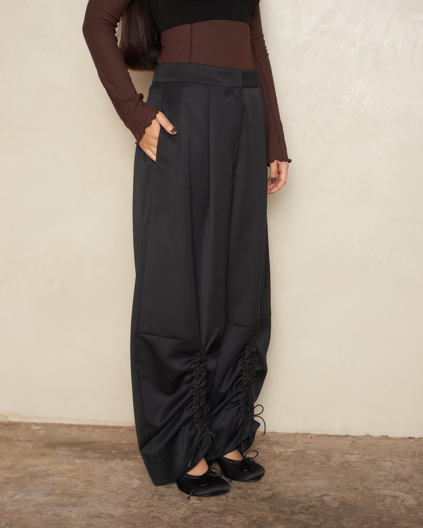 Black Venetian Wool Ruched Trouser