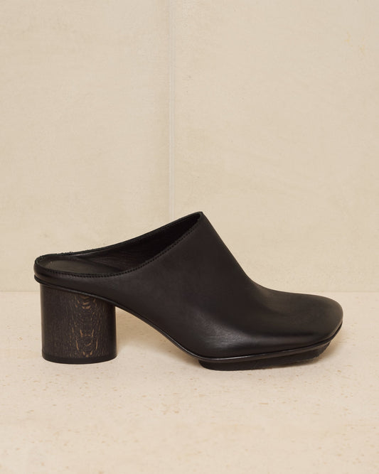 uma wang black stone mule