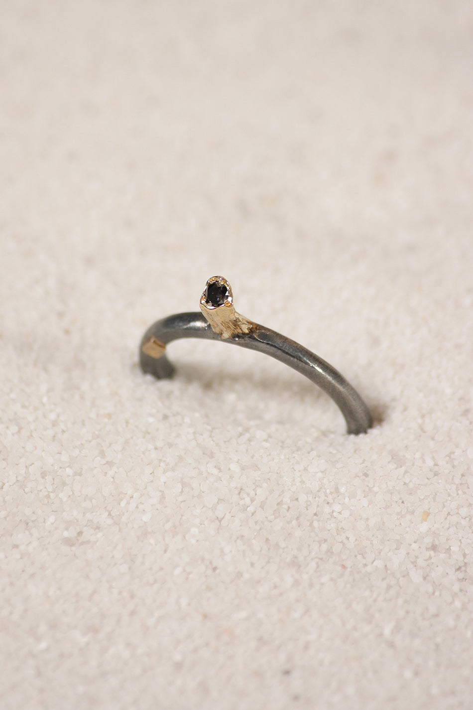 Hata Gold Black Diamond Ring