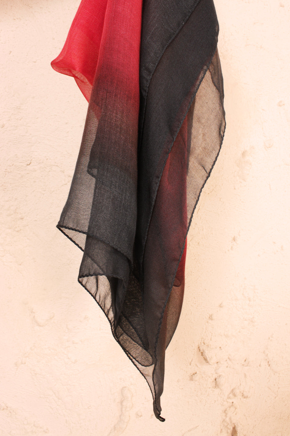 Lize Shade Scarf Black and Red