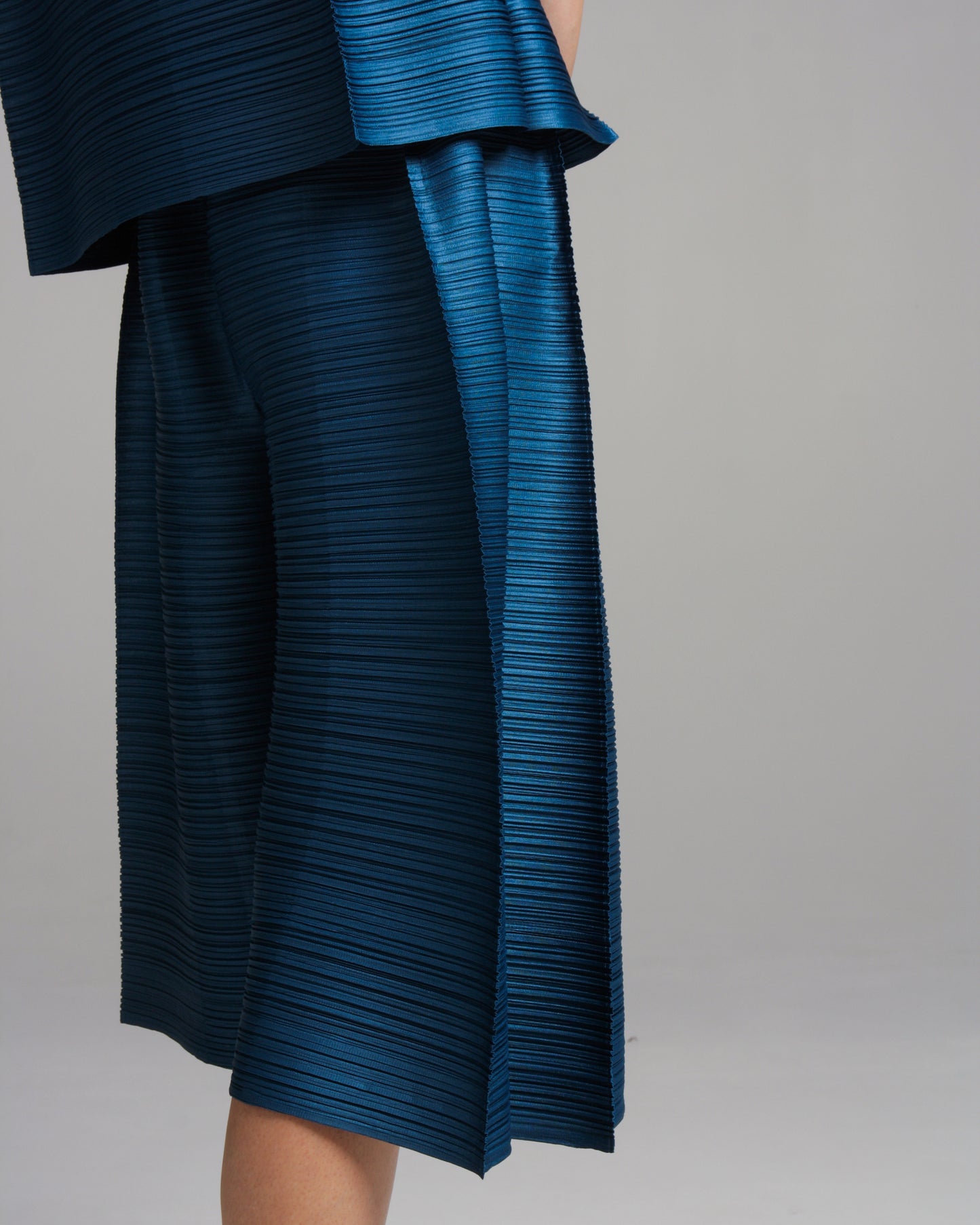 Teal Horizontal Pleat Cropped Pants