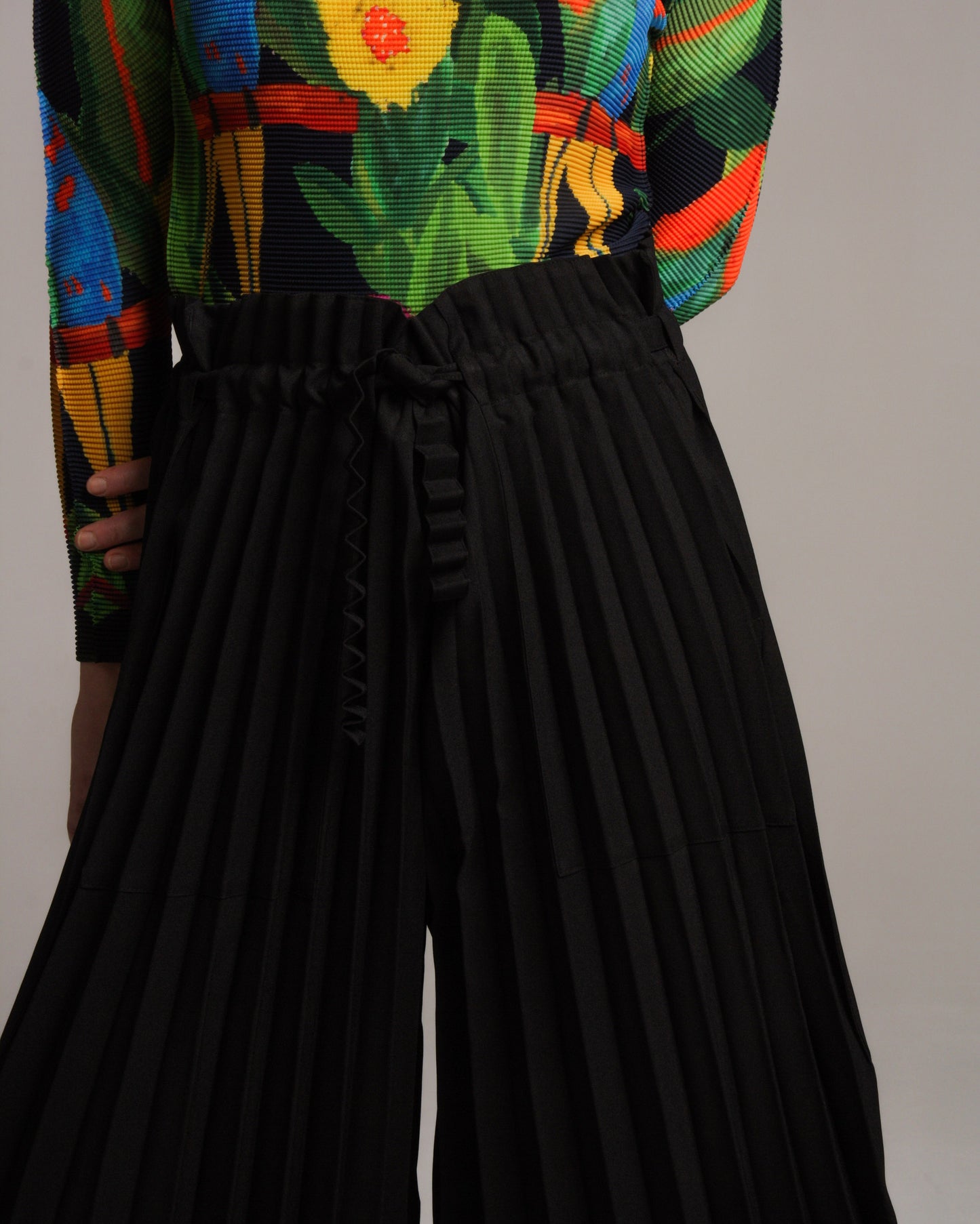 Cube Pleats Trouser