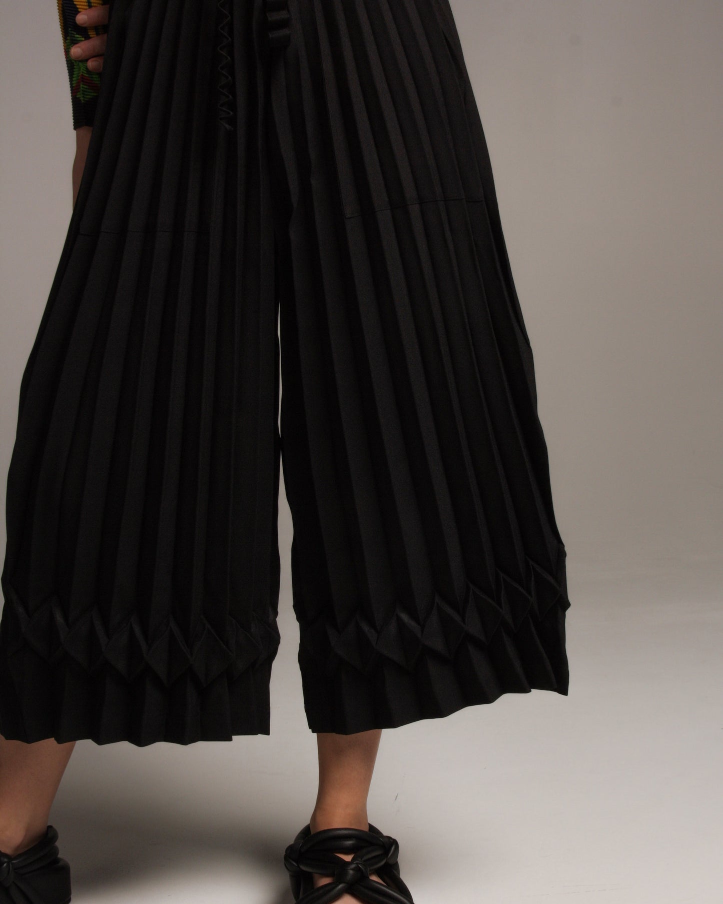 Cube Pleats Trouser