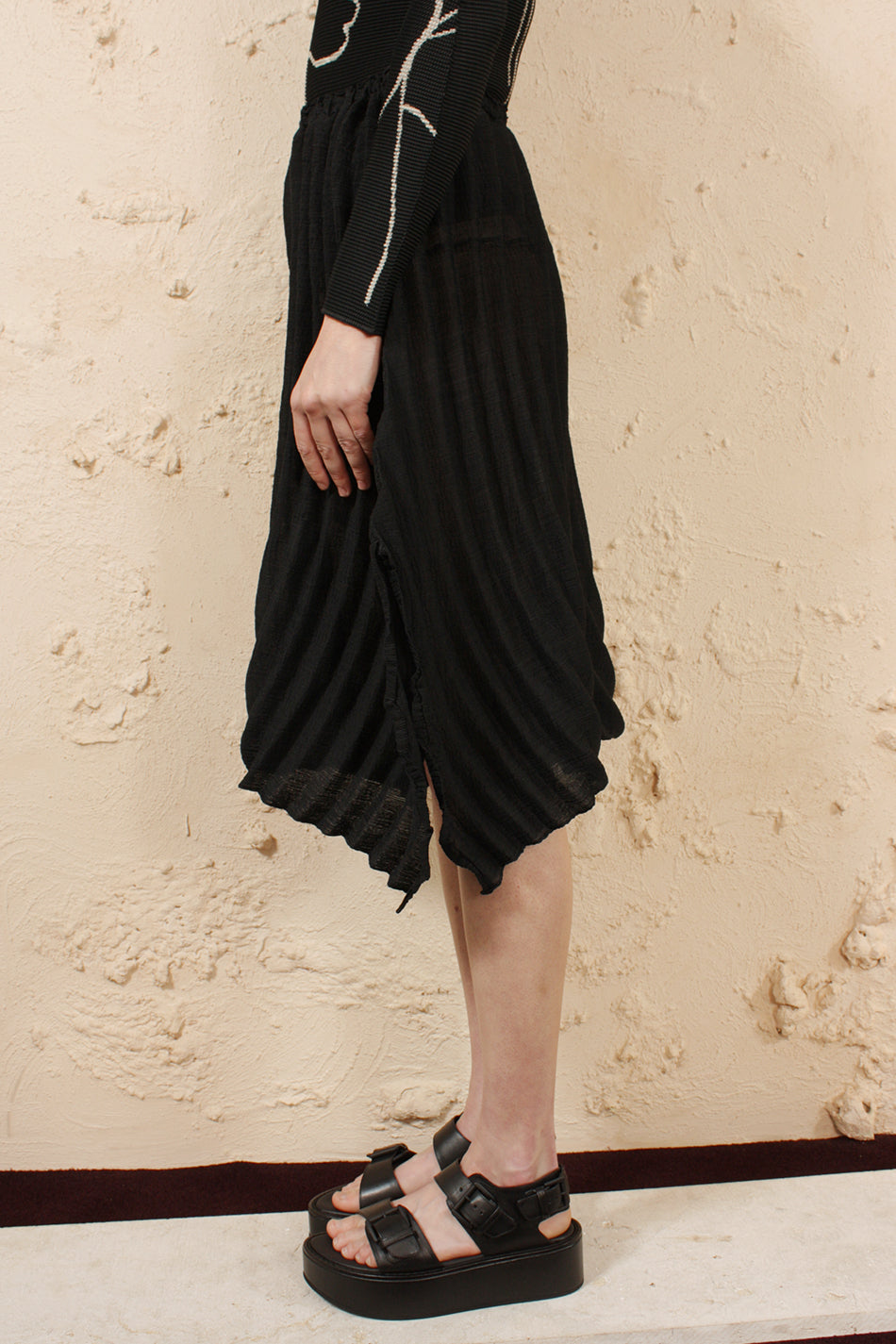 Swirl Crepe Skirt Black