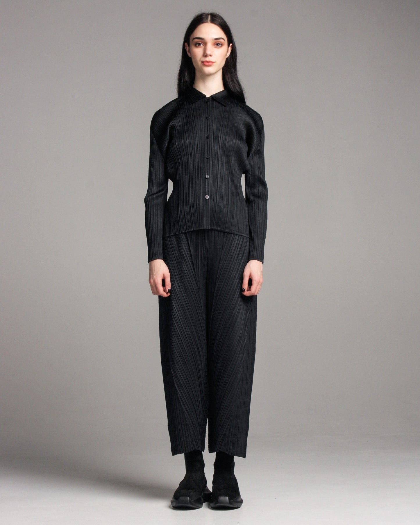 Black Longsleeve Pleated Button-up Top