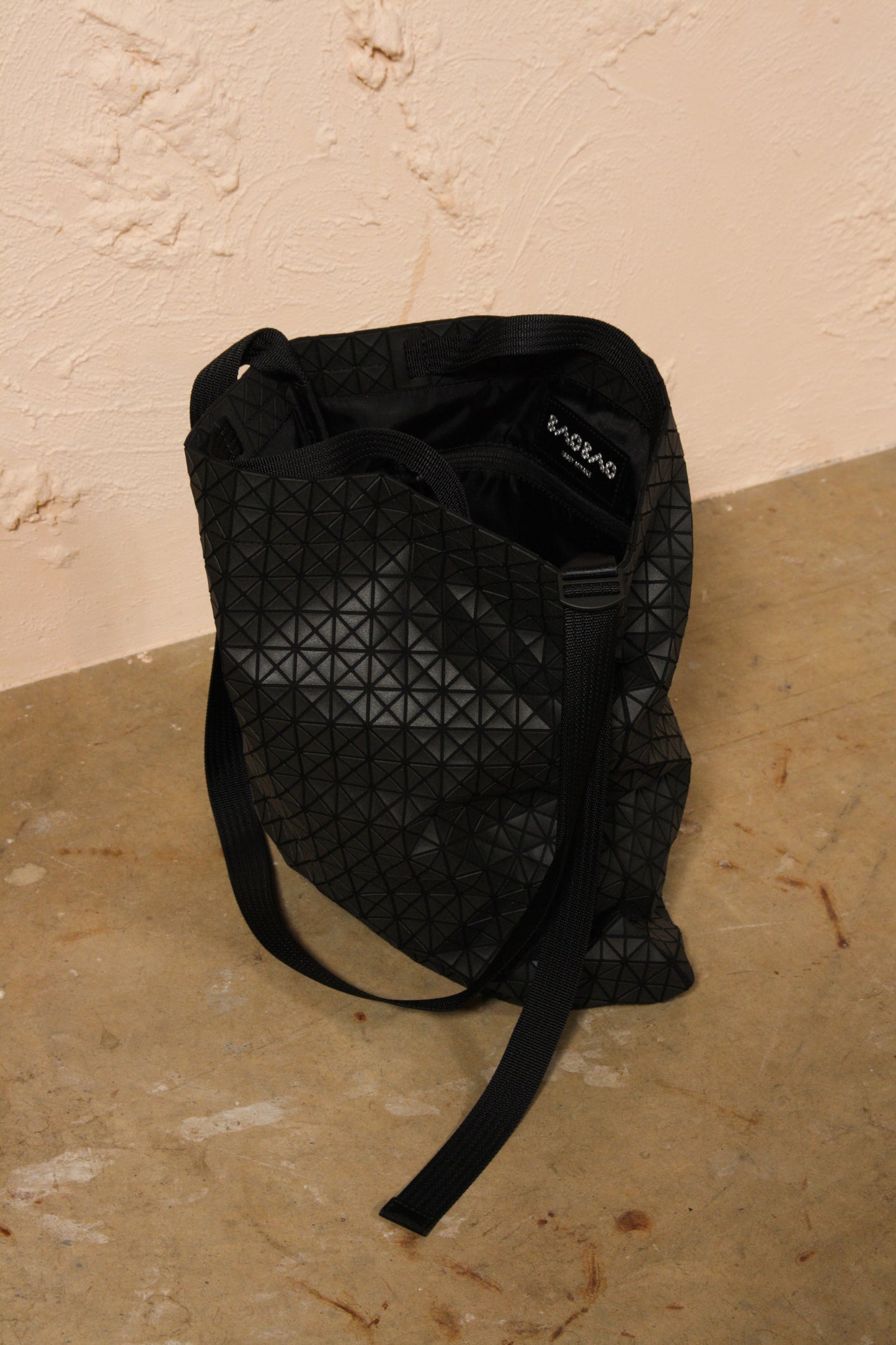 Kuro Tote Crossbody