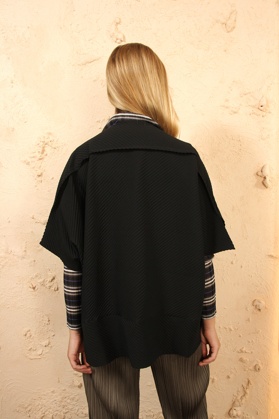 Arrow APOC Cardigan Black