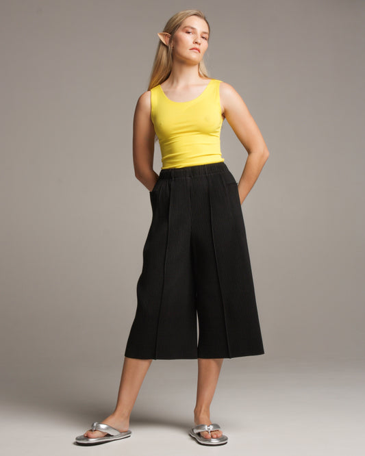 Wide Fine Knit Pleated Black Pant